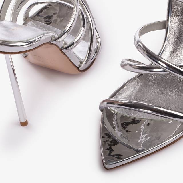 Le Silla Sandalo con fasce incrociate metallizzato argento Officina