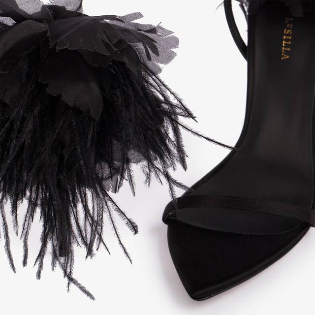 Le Silla Sandalo fiore raso nero In Vendita
