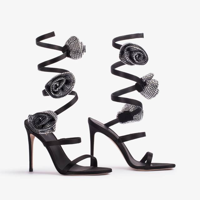 Le Silla Sandalo raso nero con rose in Cristalli argento Super sconto