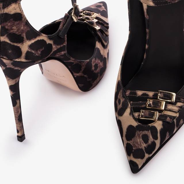 Le Silla Décolleté con listini raso stampa leopardata In vendita