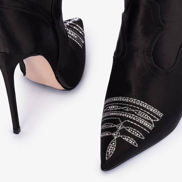 Le Silla Stivaletto d'ispirazione Western raso nero e Cristalli Offerta per la Festa della Mamma