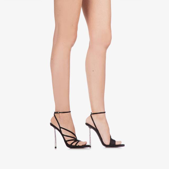 Le Silla Sandalo raso nero Latest stili