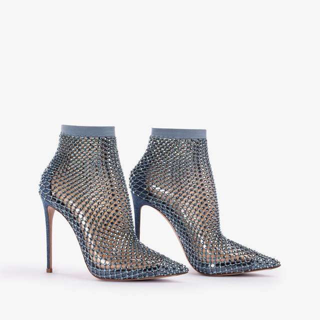 Le Silla Stivaletto calza blu denim e Cristalli Discount Store per i nuovi prodotti