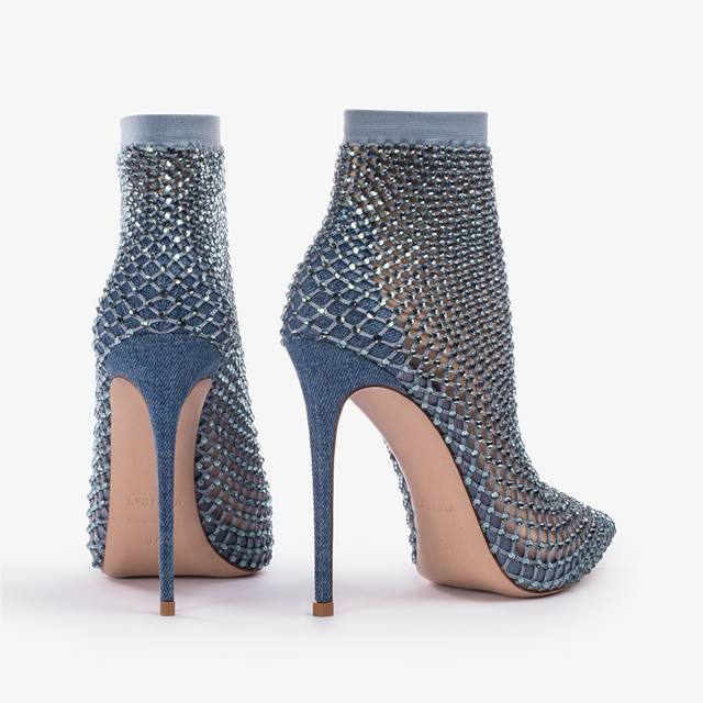 Le Silla Stivaletto calza blu denim e Cristalli Discount Store per i nuovi prodotti