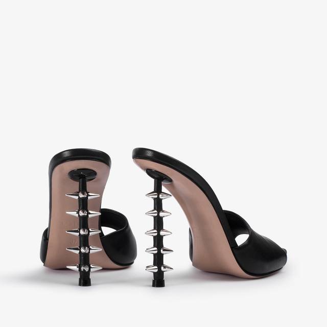 Le Silla Sandalo mule pelle nero con borchie Ultimi due giorni