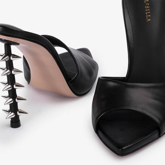 Le Silla Sandalo mule pelle nero con borchie Ultimi due giorni