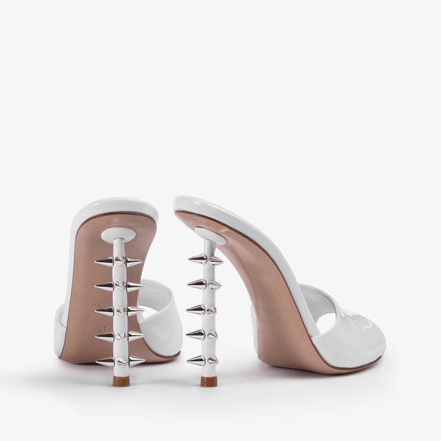 Le Silla Sandalo mule vernice bianco con borchie Ultimo giorno
