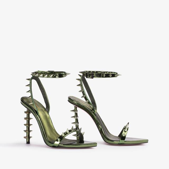 Le Silla Sandalo metallizzato verde pirite con borchie Fino al 60% di sconto