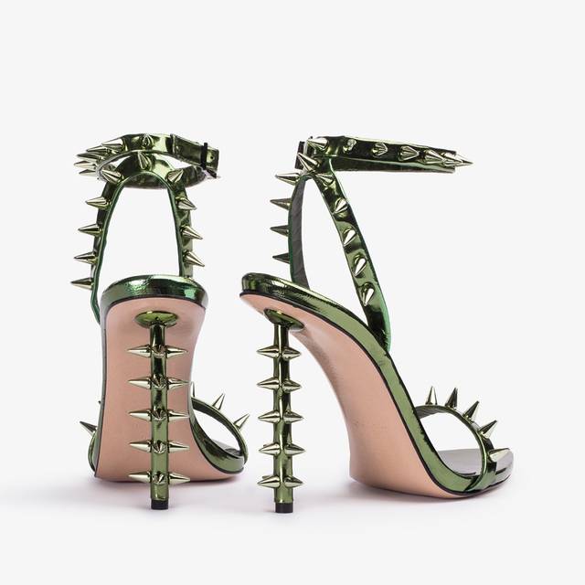 Le Silla Sandalo metallizzato verde pirite con borchie Fino al 60% di sconto