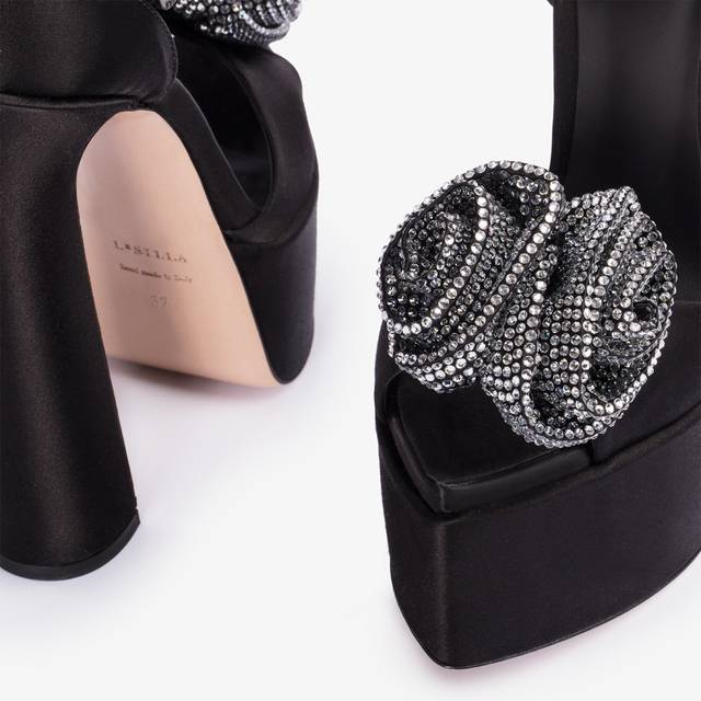 Le Silla Sandalo con plateau raso nero e Cristalli argento Affare Del Giorno