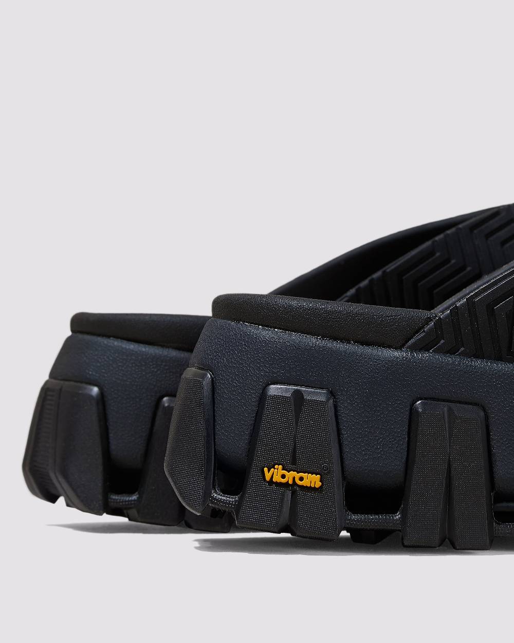 P448 Bondi Tux/Black Offerte stagionali
