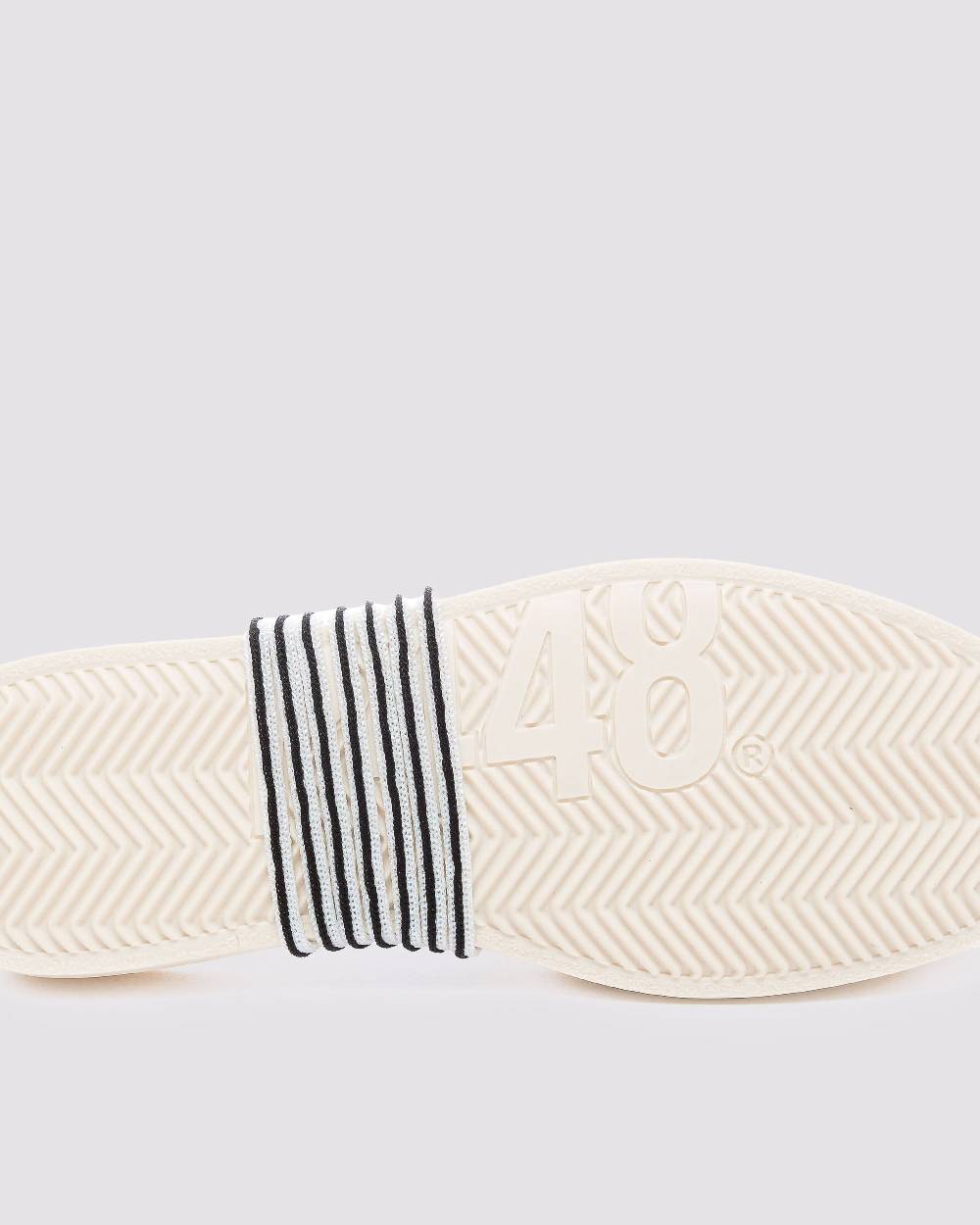 P448 Shoelaces Striped Sconto