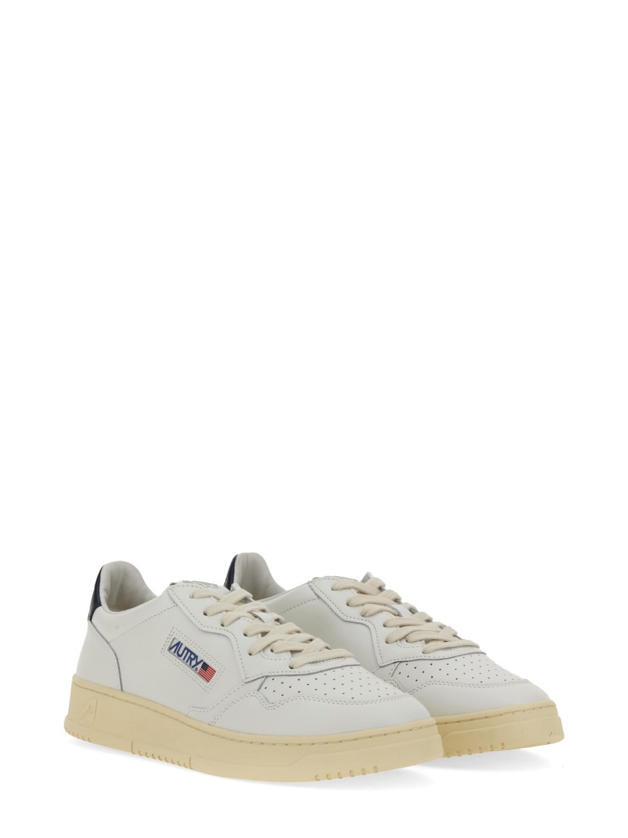 AUTRY SNEAKER MEDALIST LOW IN PELLE Comprare a buon mercato