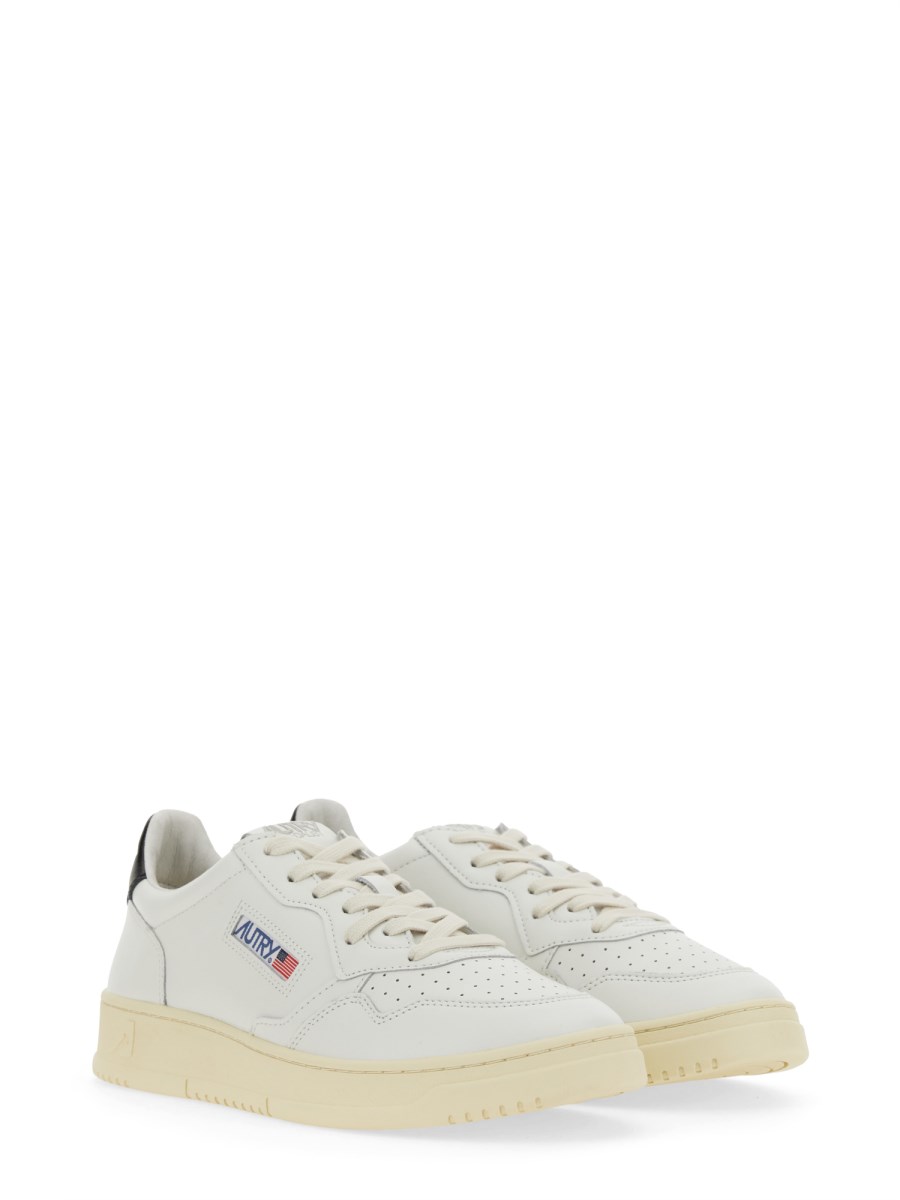 AUTRY SNEAKER MEDALIST LOW IN PELLE Grande vendita