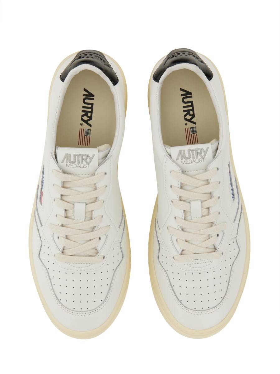 AUTRY SNEAKER MEDALIST LOW IN PELLE Grande vendita