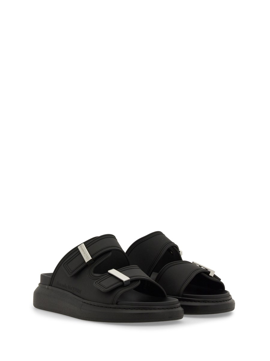ALEXANDER McQUEEN SANDALO HYBRID OVERSIZE IN GOMMA CON LOGO Soddisfazione Garantita