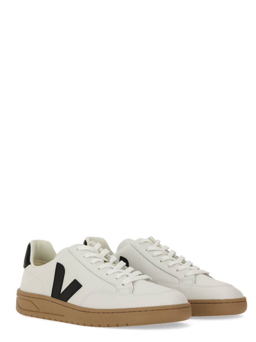 VEJA SNEAKER "V-12" IN PELLE Fino al 55% di sconto
