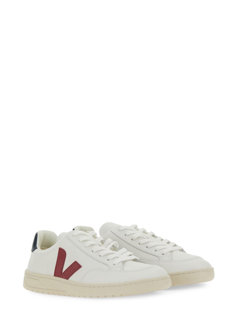 VEJA SNEAKER V-12 IN PELLE Officina