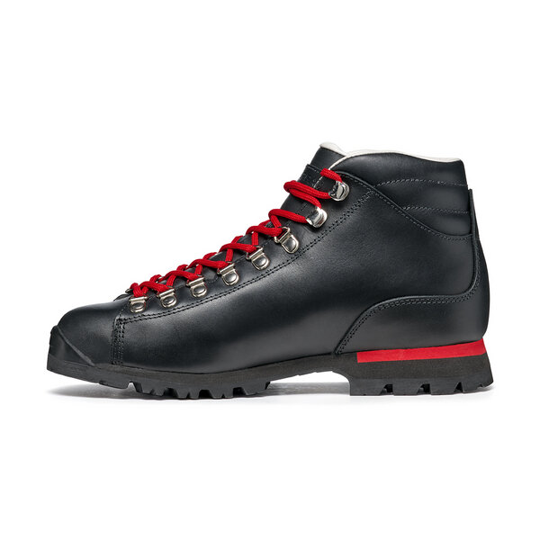 Scarpa PRIMITIVE Reinterprets the tradition style in a modern key Offerte stagionali