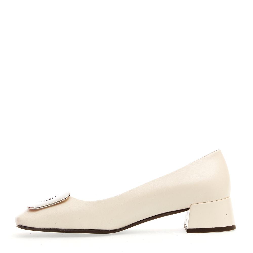 Sorelle Perego Pump pelle panna fibbia logo argento tacco 40 Saldi Di Fabbrica