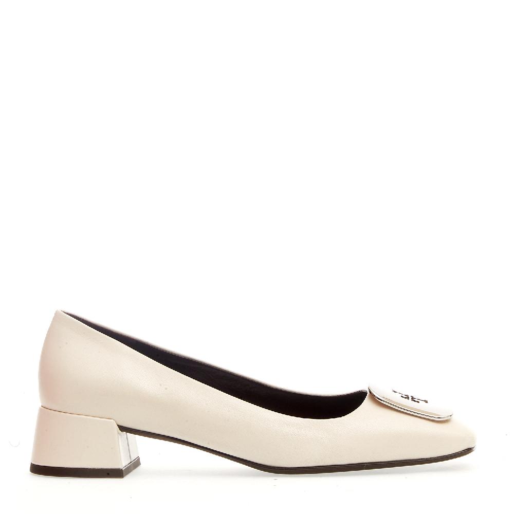Sorelle Perego Pump pelle panna fibbia logo argento tacco 40 Saldi Di Fabbrica