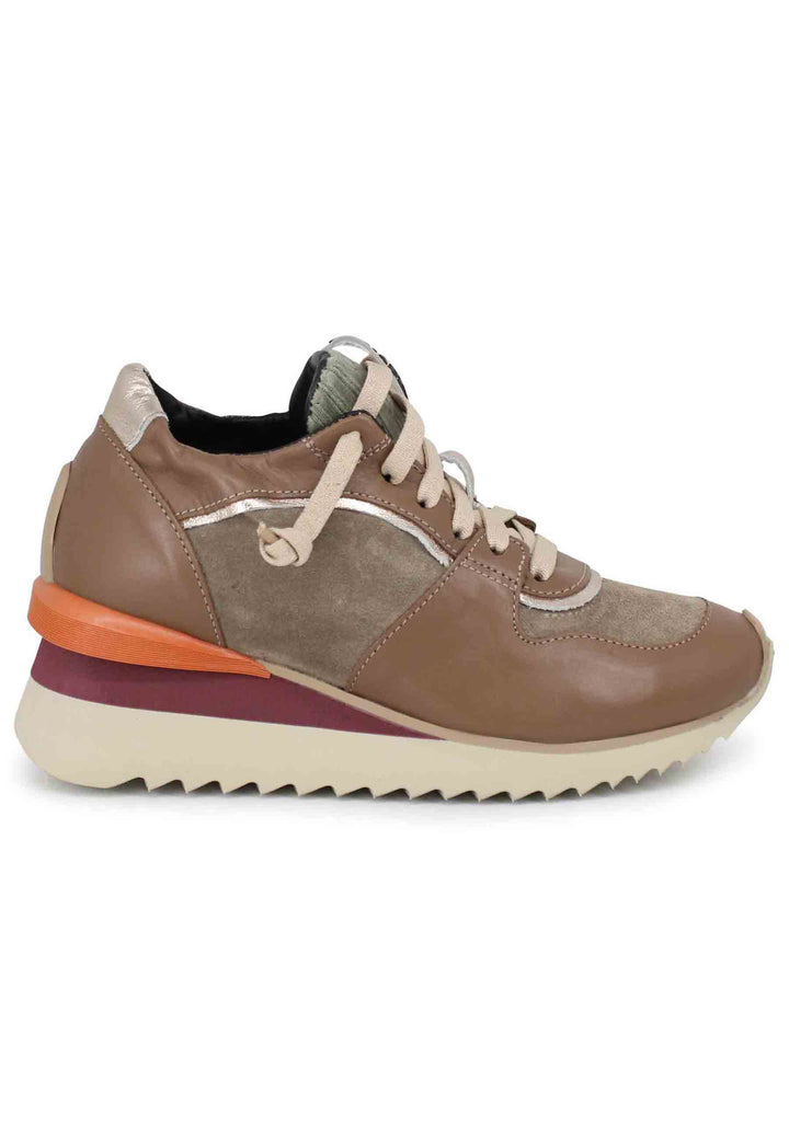 Spatarella Sneakers donna in pelle taupe con fondo zeppa Acquista Ora