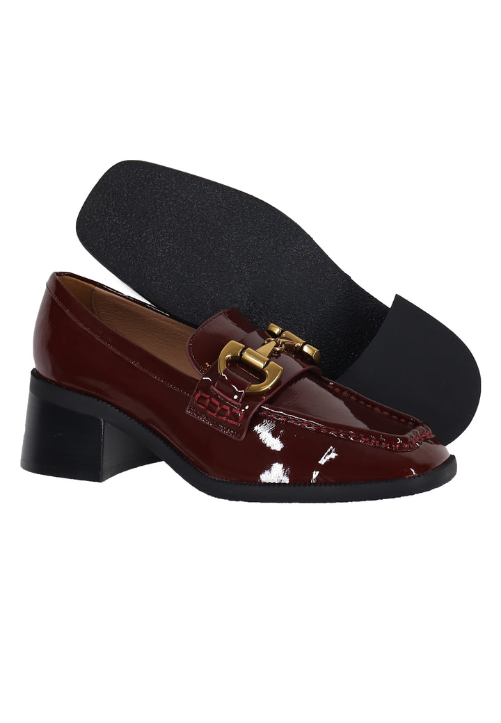 Spatarella Mocassini donna in pelle bordeaux lucida con morsetto in oro Tiana Saldi Di Fabbrica