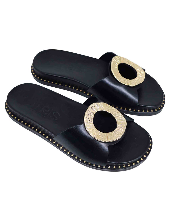 Spatarella Sandali donna flat in pelle nera con fussbett e fibbia in oro Fino al 55% di sconto