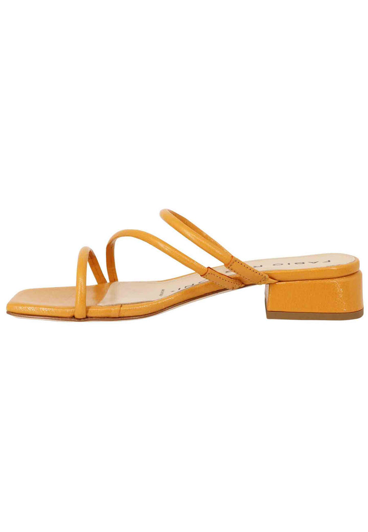 Spatarella Sandali donna in pelle senape con tacco basso e punta quadra Grandi sconti