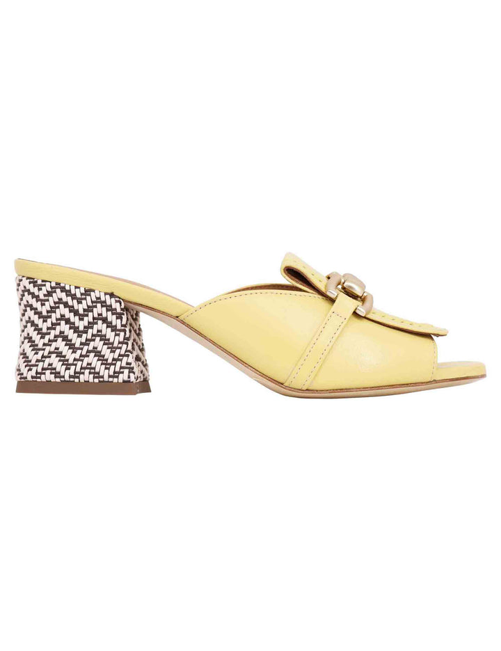 Spatarella Sandali donna in pelle gialla con morsetto in oro Convenienza