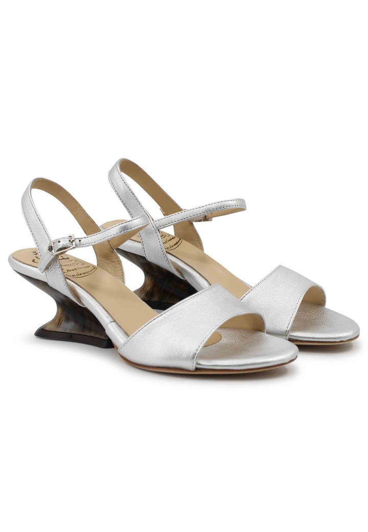Spatarella Sandali donna in pelle laminata argento con zeppa bassa Latest stili