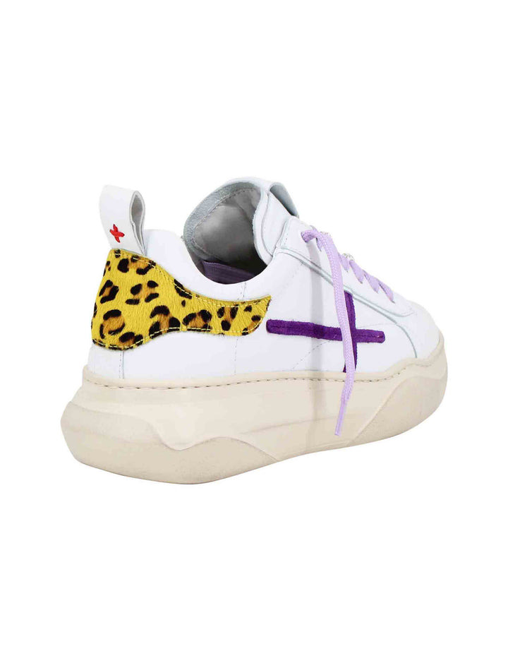 Spatarella Sneakers donna in pelle bianca con riporti in contrasto Spedizione Gratuita