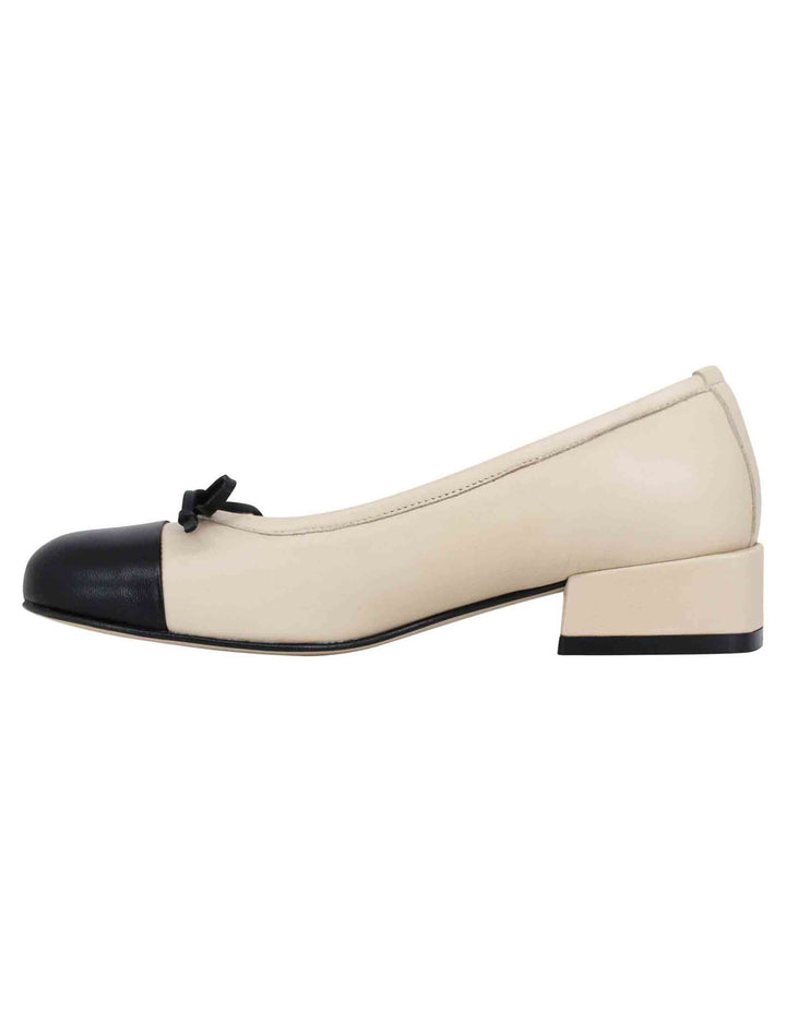 Spatarella Ballerine donna in pelle beige con puntale e fiocco nero Nuovi prodotti